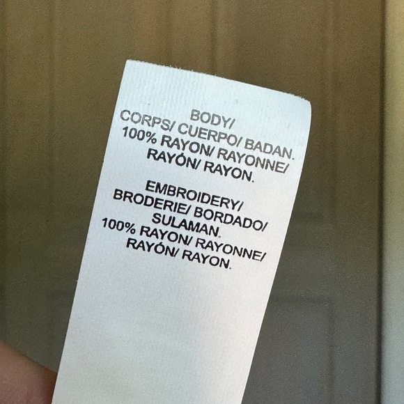 Cream colored embroidered pattern tank top - Picture 9 of 10